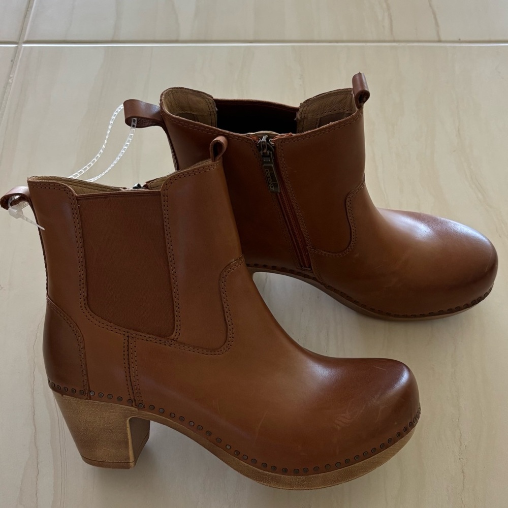NWT Dansko Shayna Heeled Chelsea Ankle Boots Calf Leather Sz 39 (US 8.5-9) - Picture 5 of 6